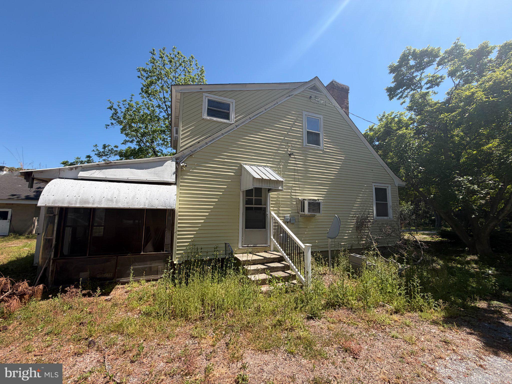 5314 SUBURBAN DRIVE