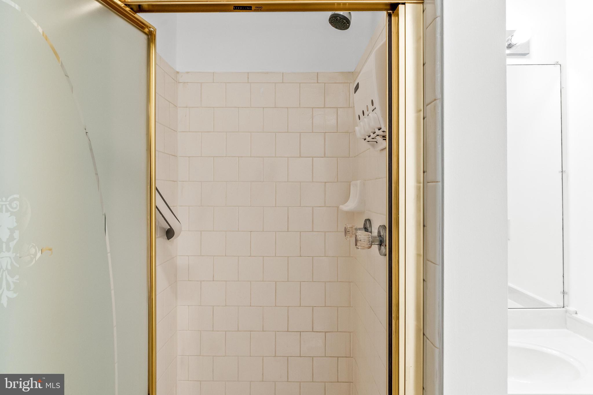 RIVERSIDE PARK - Residential