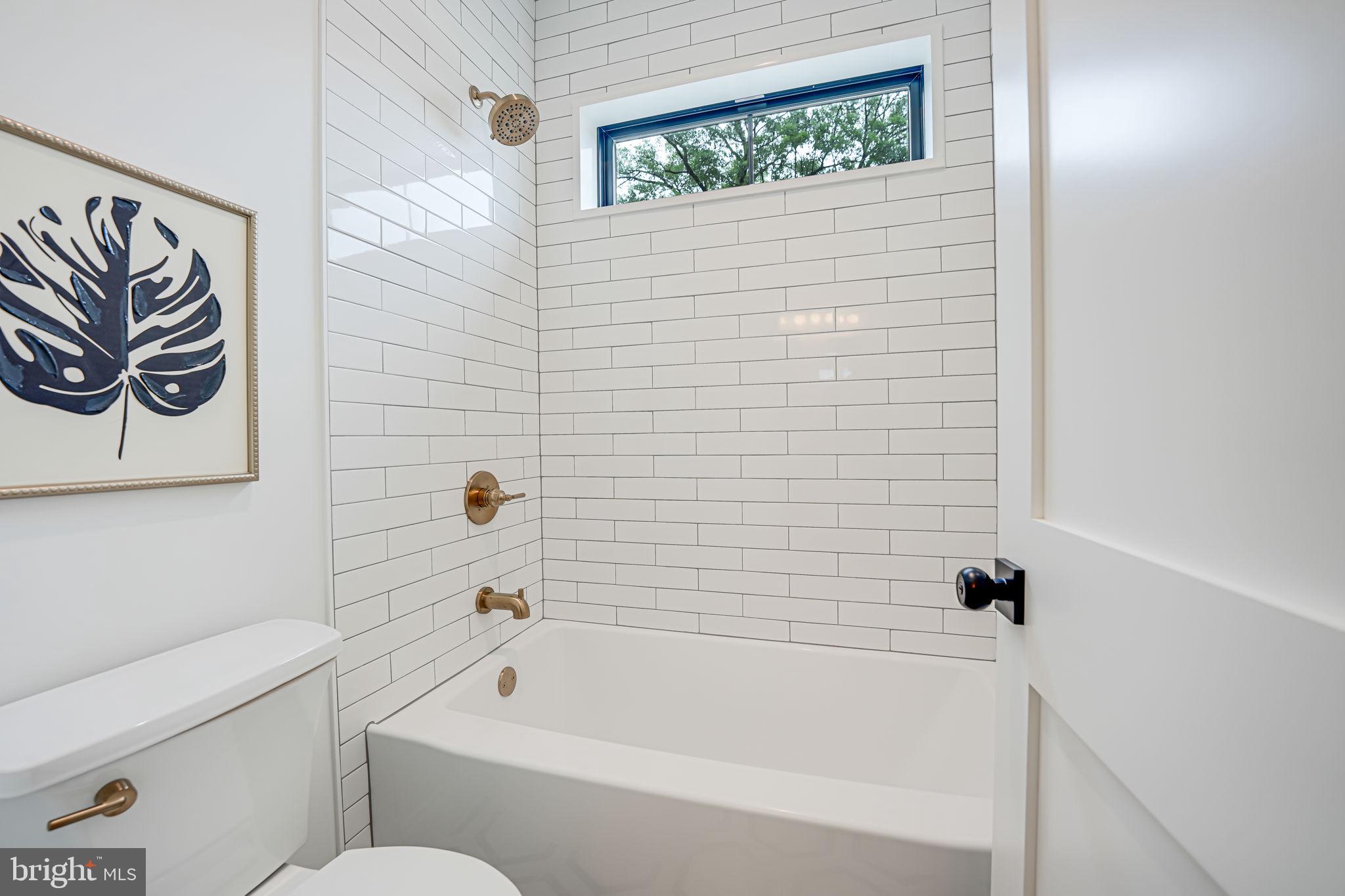 ADDISON HEIGHTS - Residential