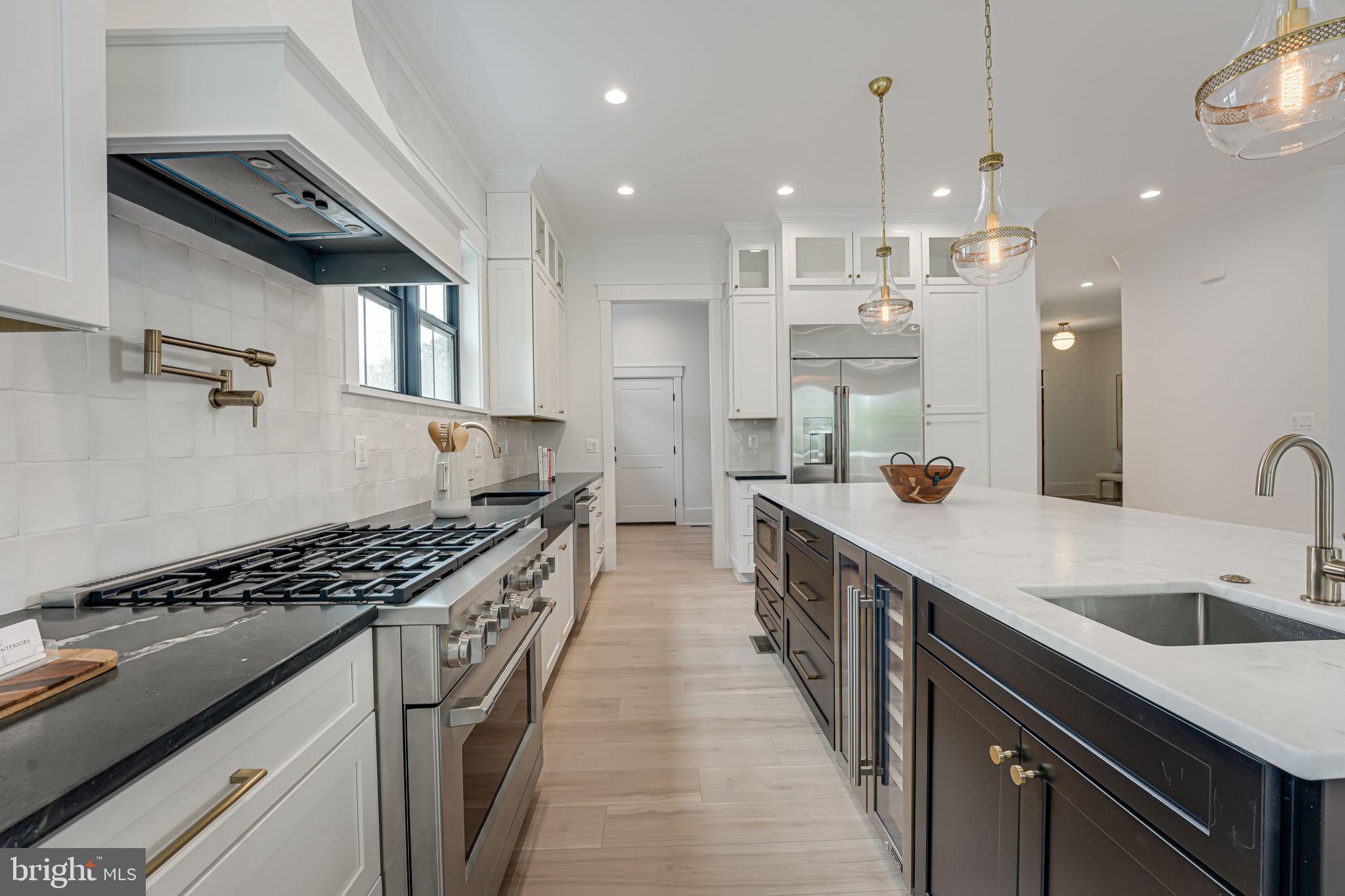 ADDISON HEIGHTS - Residential