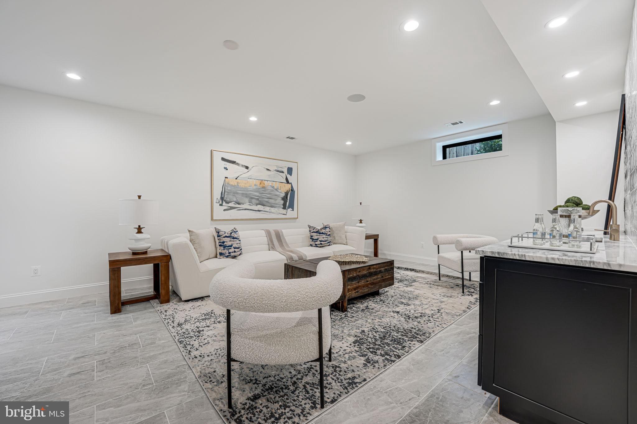 ADDISON HEIGHTS - Residential