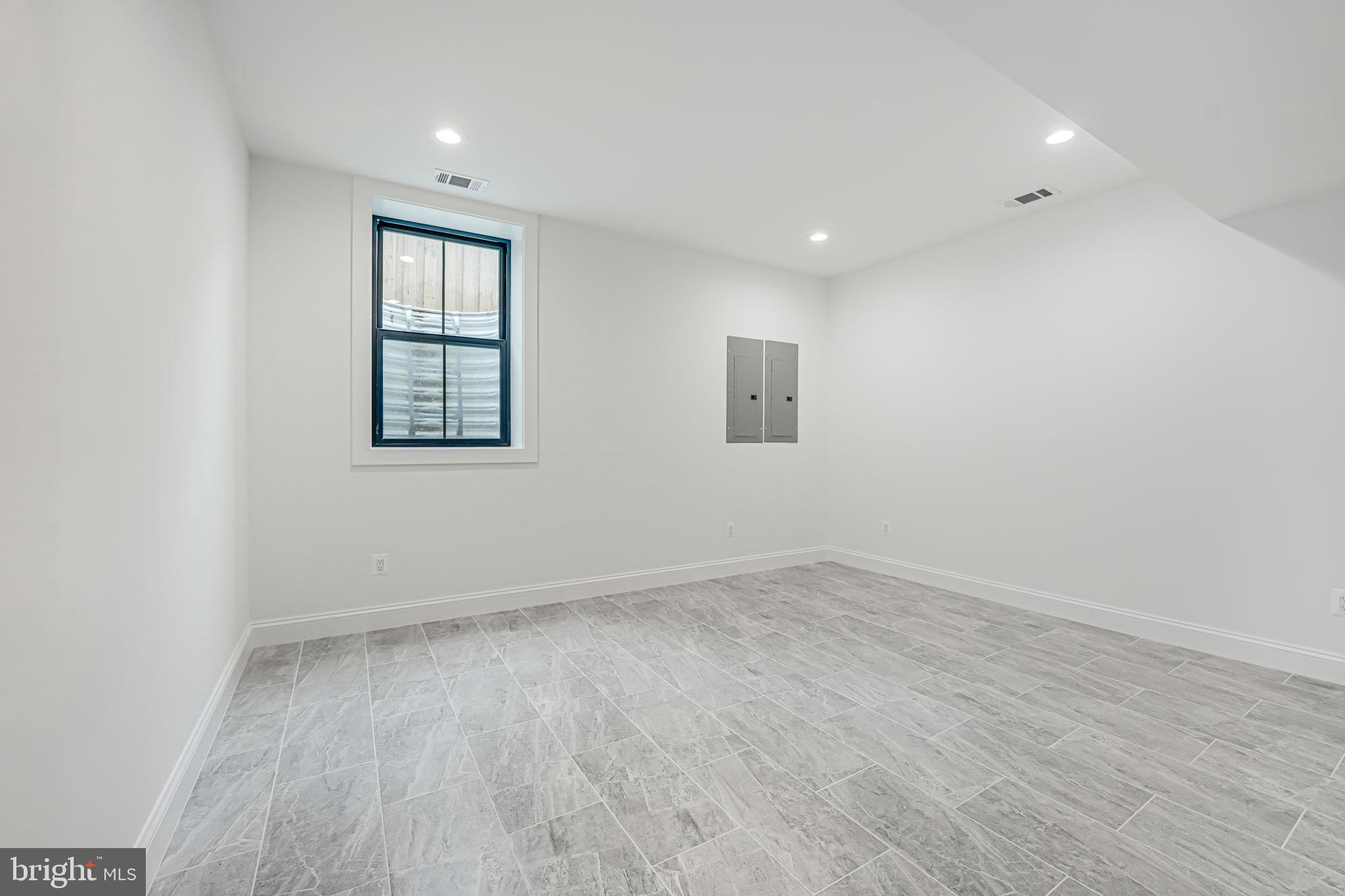 ADDISON HEIGHTS - Residential