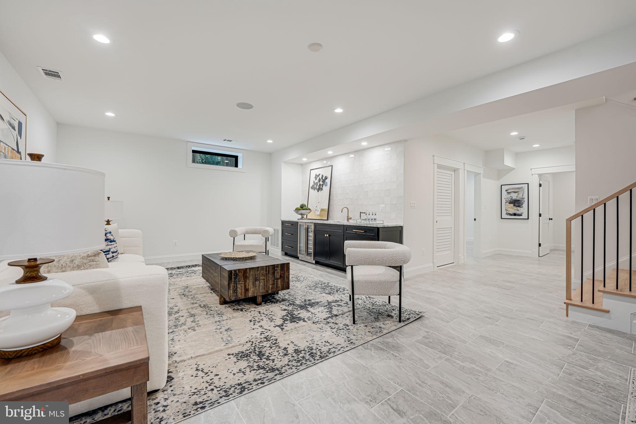 ADDISON HEIGHTS - Residential