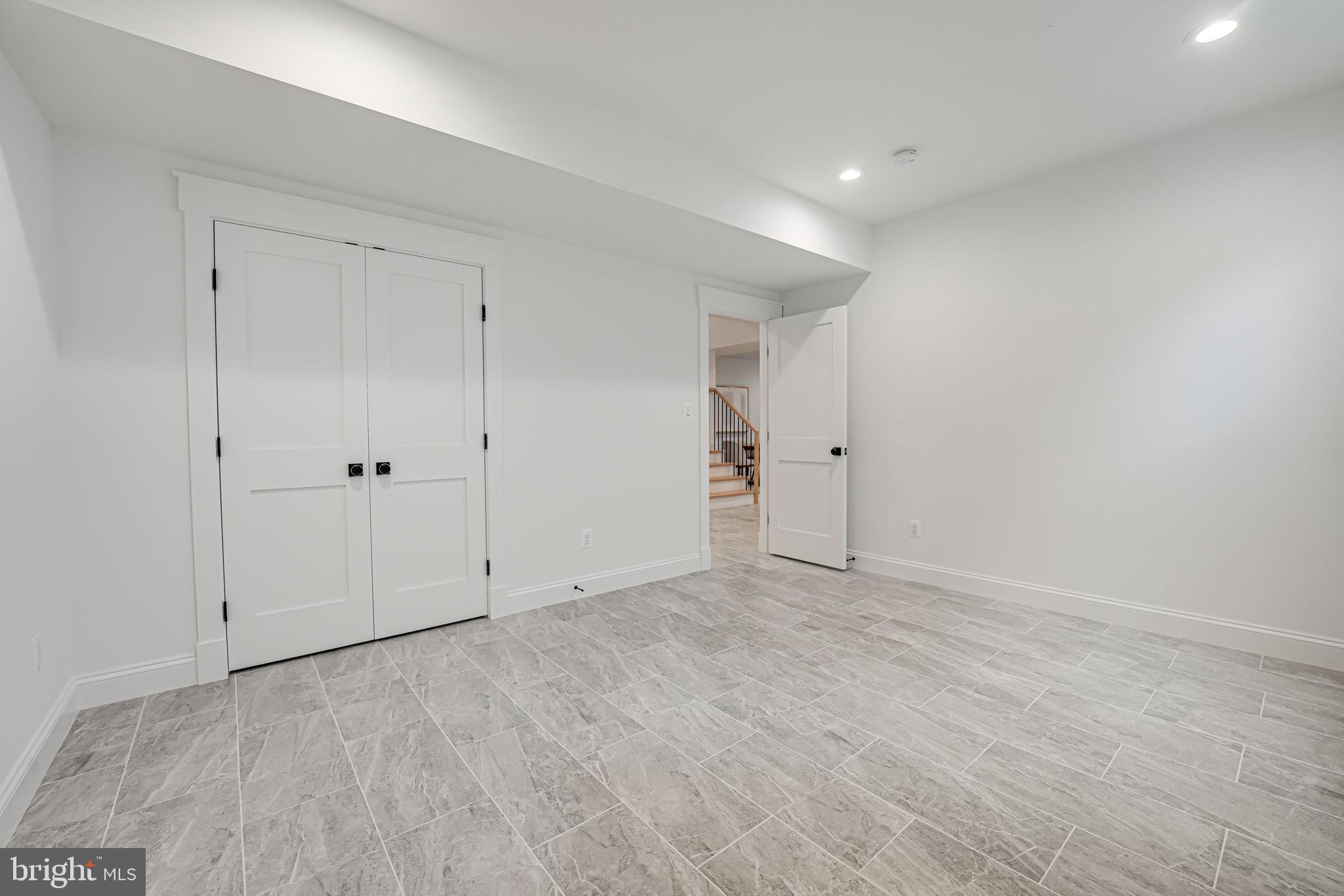 ADDISON HEIGHTS - Residential