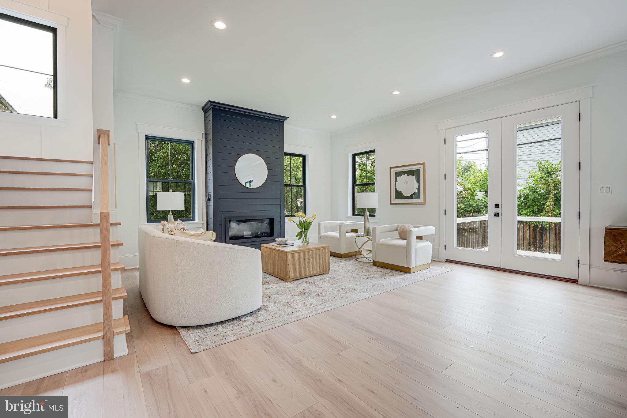 ADDISON HEIGHTS - Residential