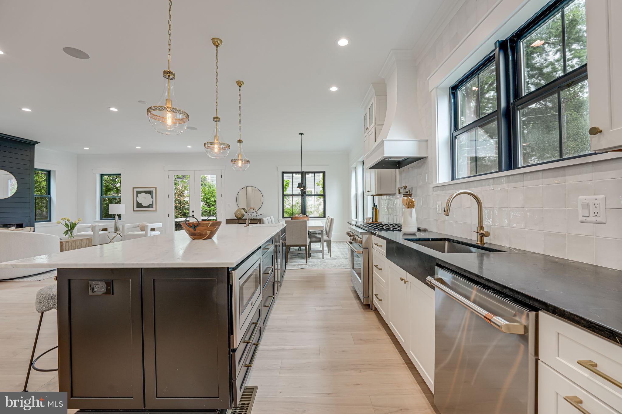 ADDISON HEIGHTS - Residential