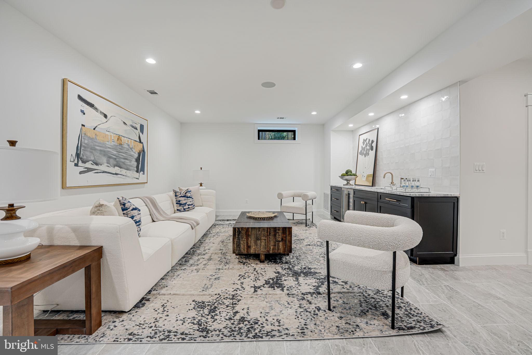 ADDISON HEIGHTS - Residential