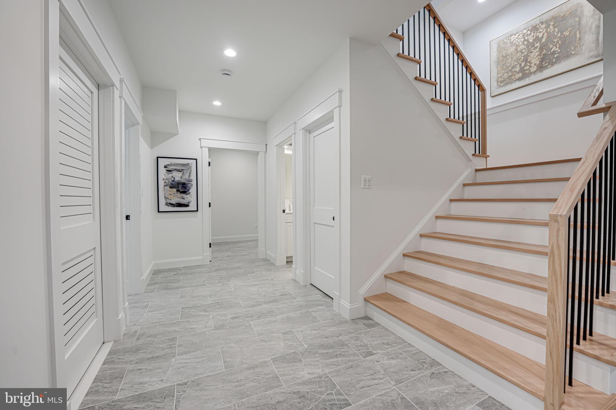 ADDISON HEIGHTS - Residential