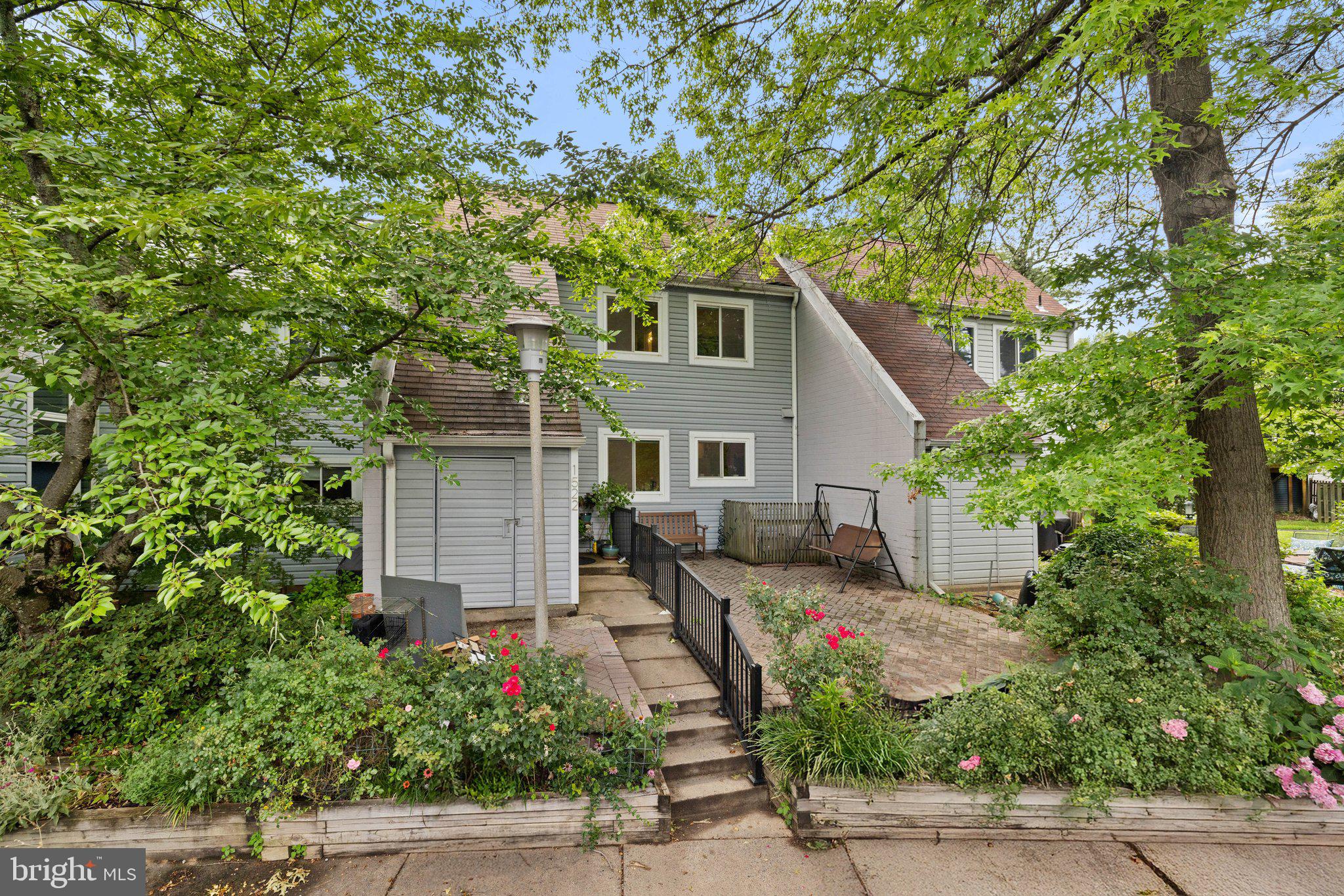 1522 GOLDENRAIN COURT