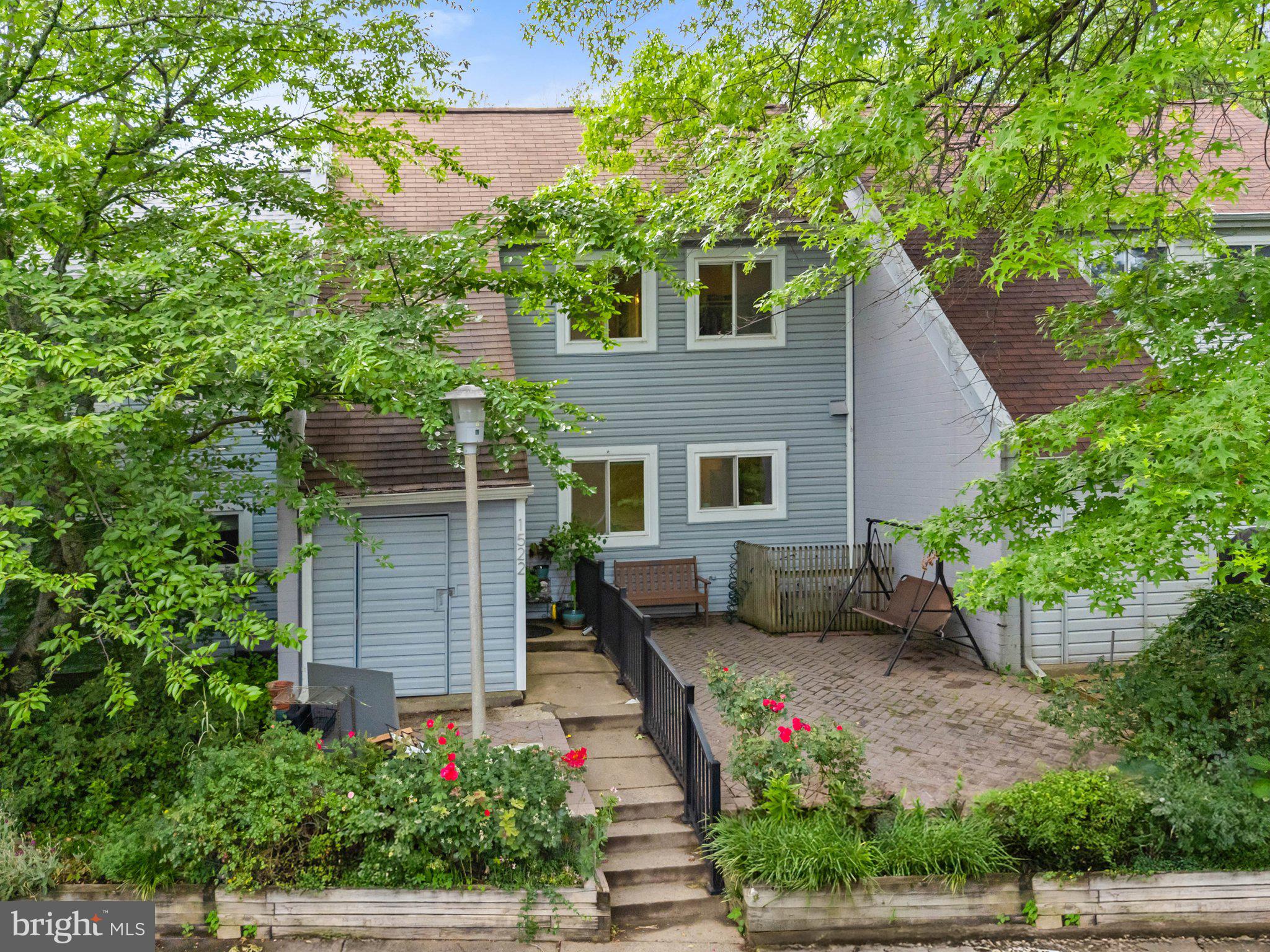 1522 GOLDENRAIN COURT