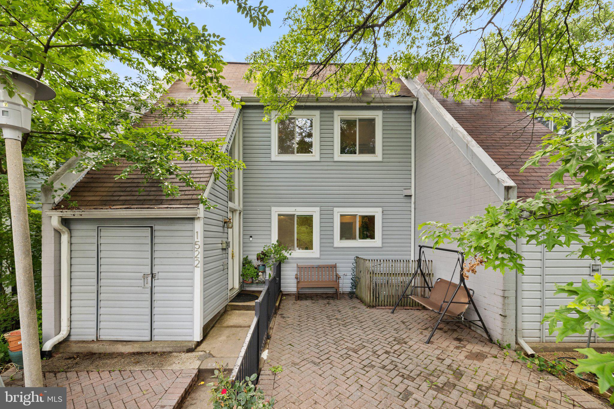 1522 GOLDENRAIN COURT