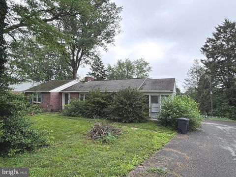 56 PEACOCK DRIVE LANCASTER PA 17601