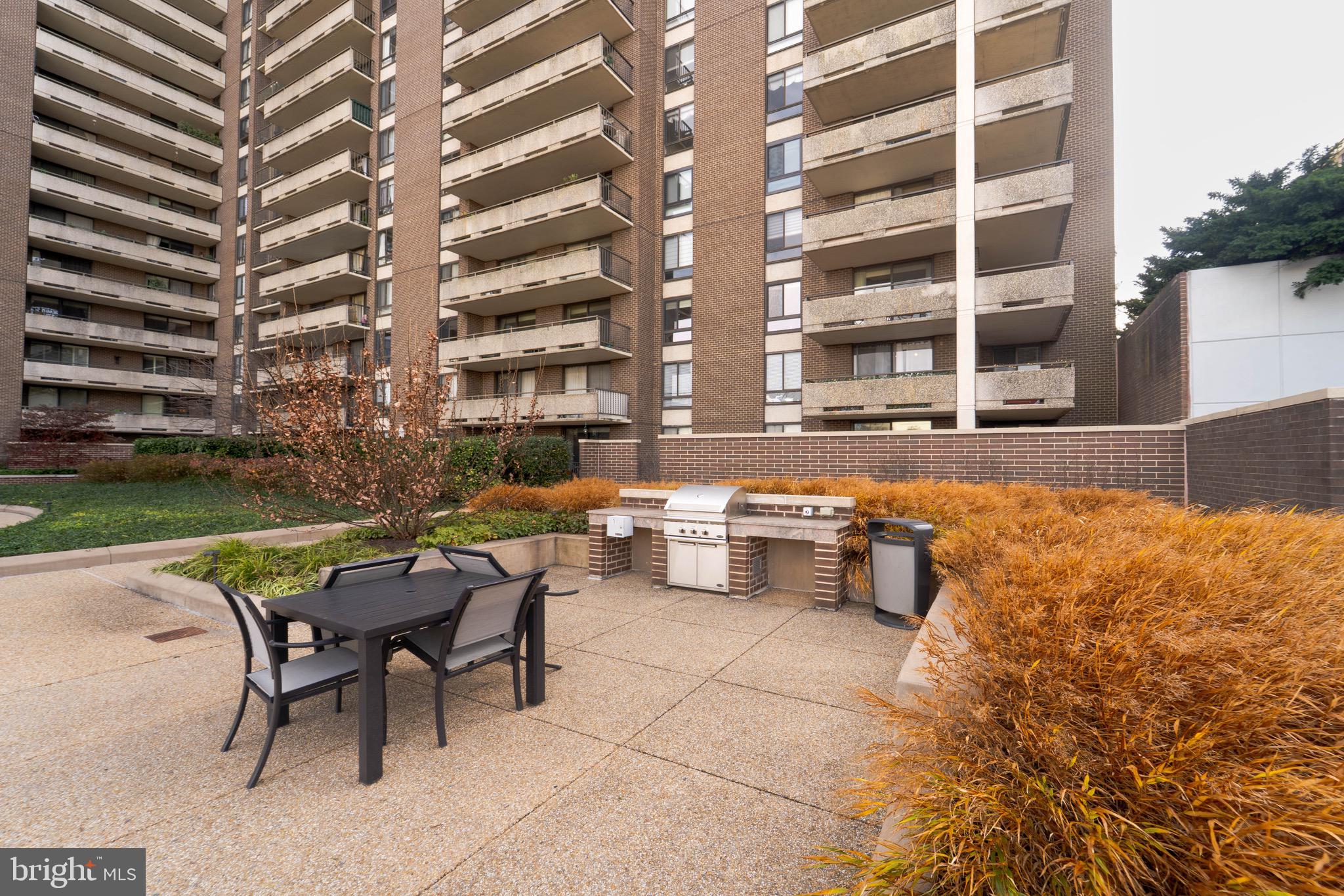 ENCORE OF MCLEAN - Residential Lease