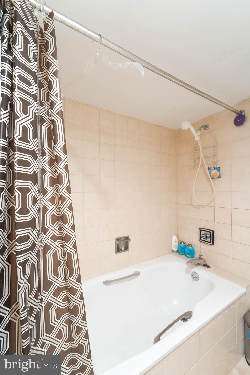 ENCORE OF MCLEAN - Residential Lease