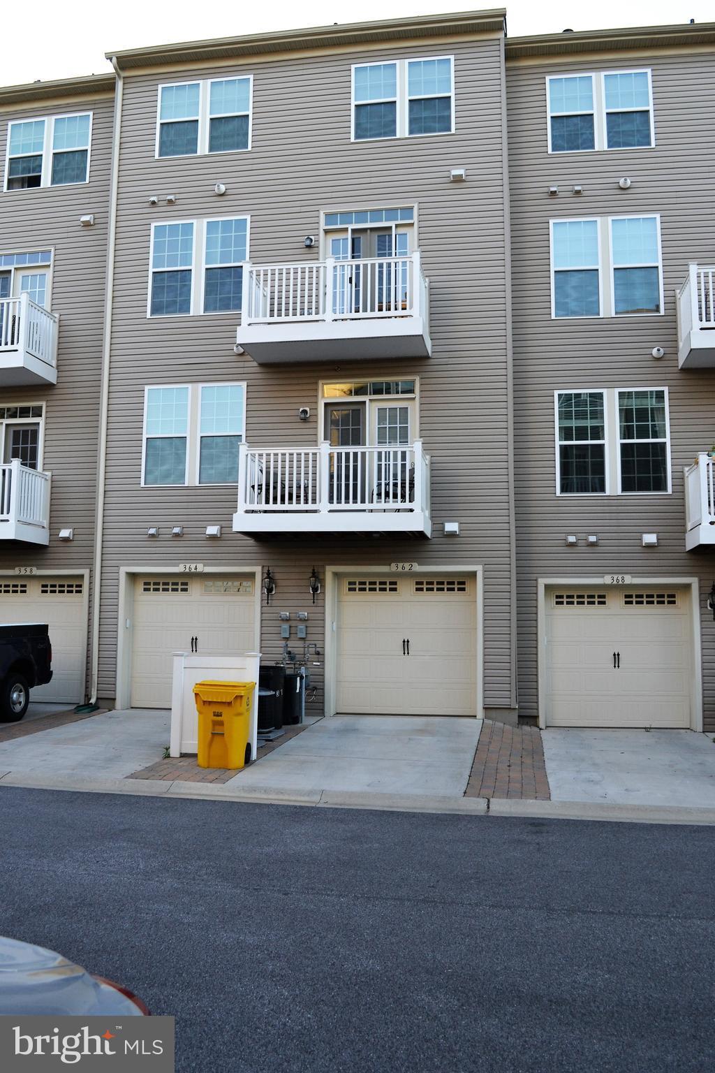 TOWN CENTER COMMONS - Residential