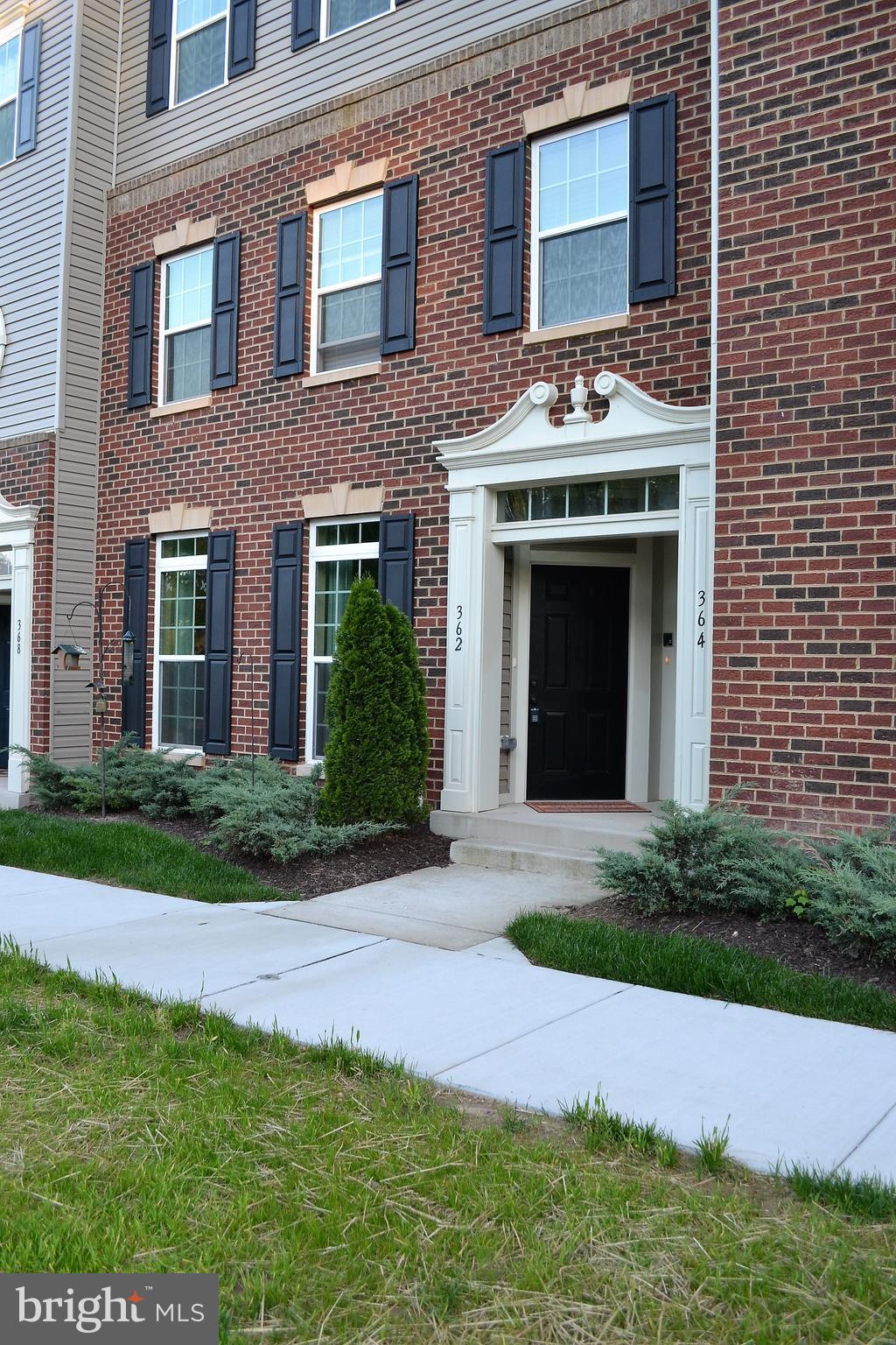 TOWN CENTER COMMONS - Residential