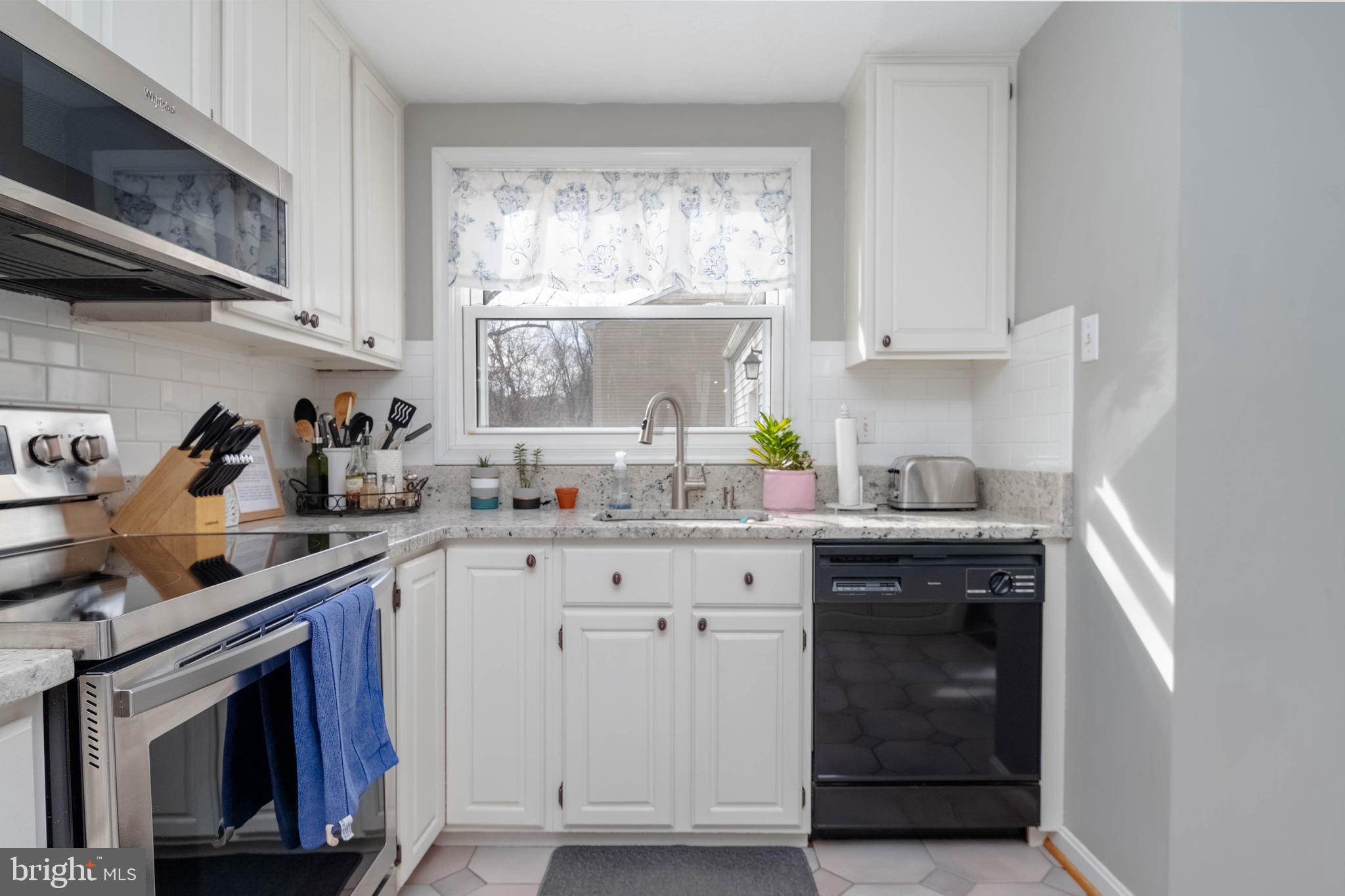 HAMPSTEAD VALLEY - Residential