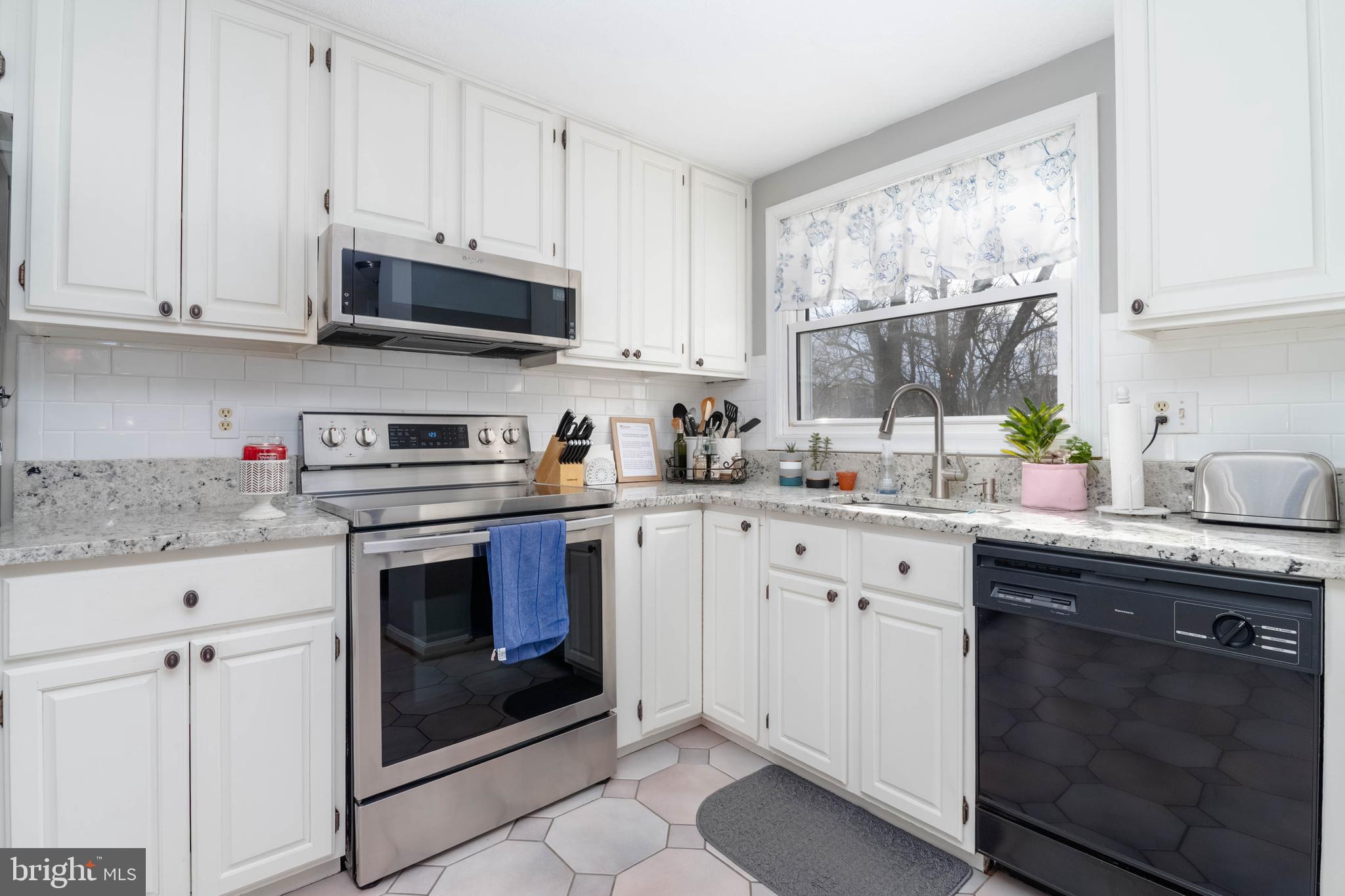 HAMPSTEAD VALLEY - Residential