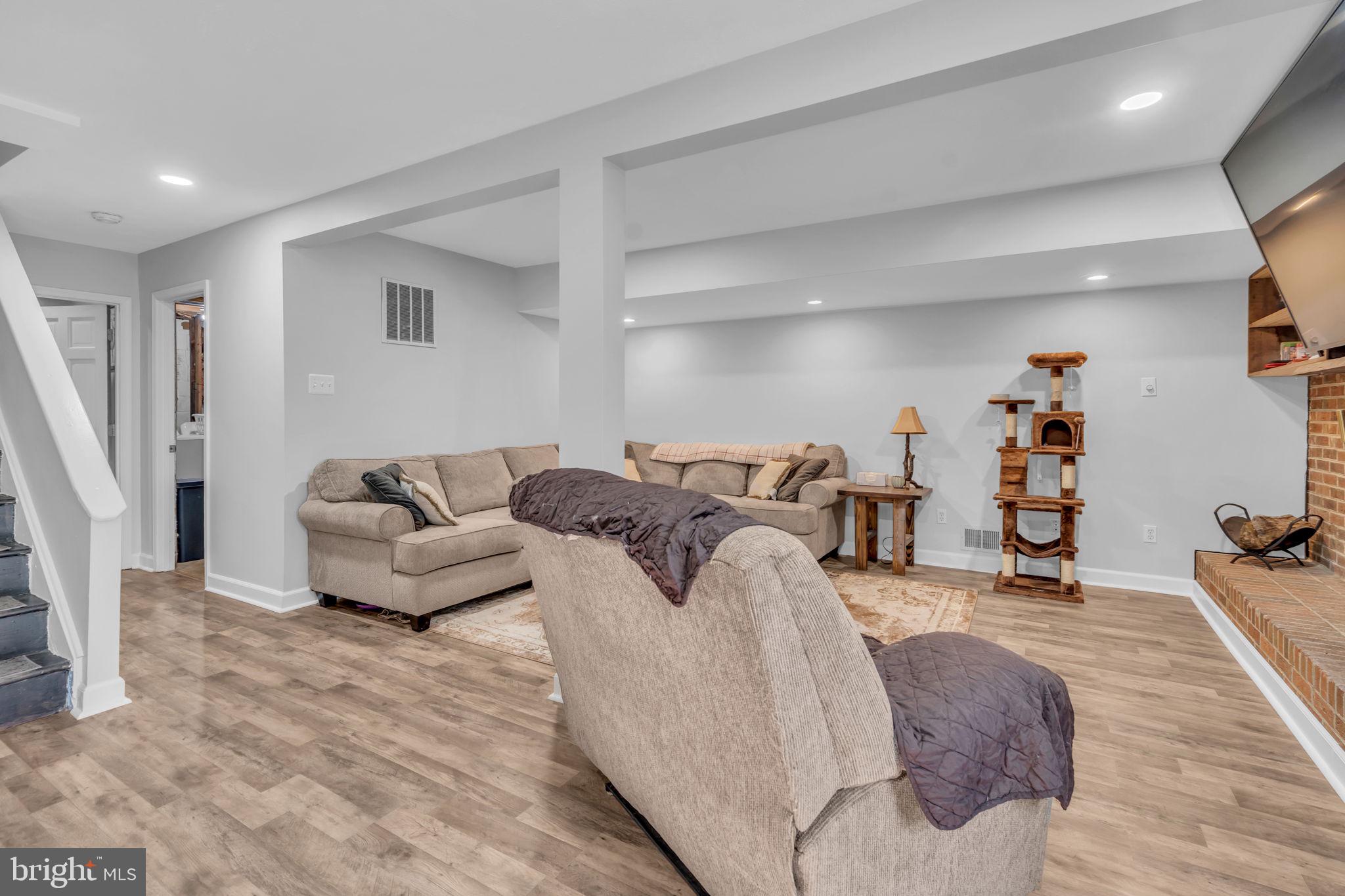 HIDDEN LAKE - Residential