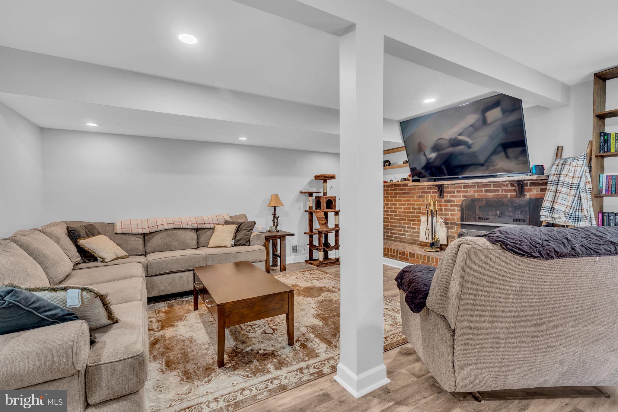 HIDDEN LAKE - Residential