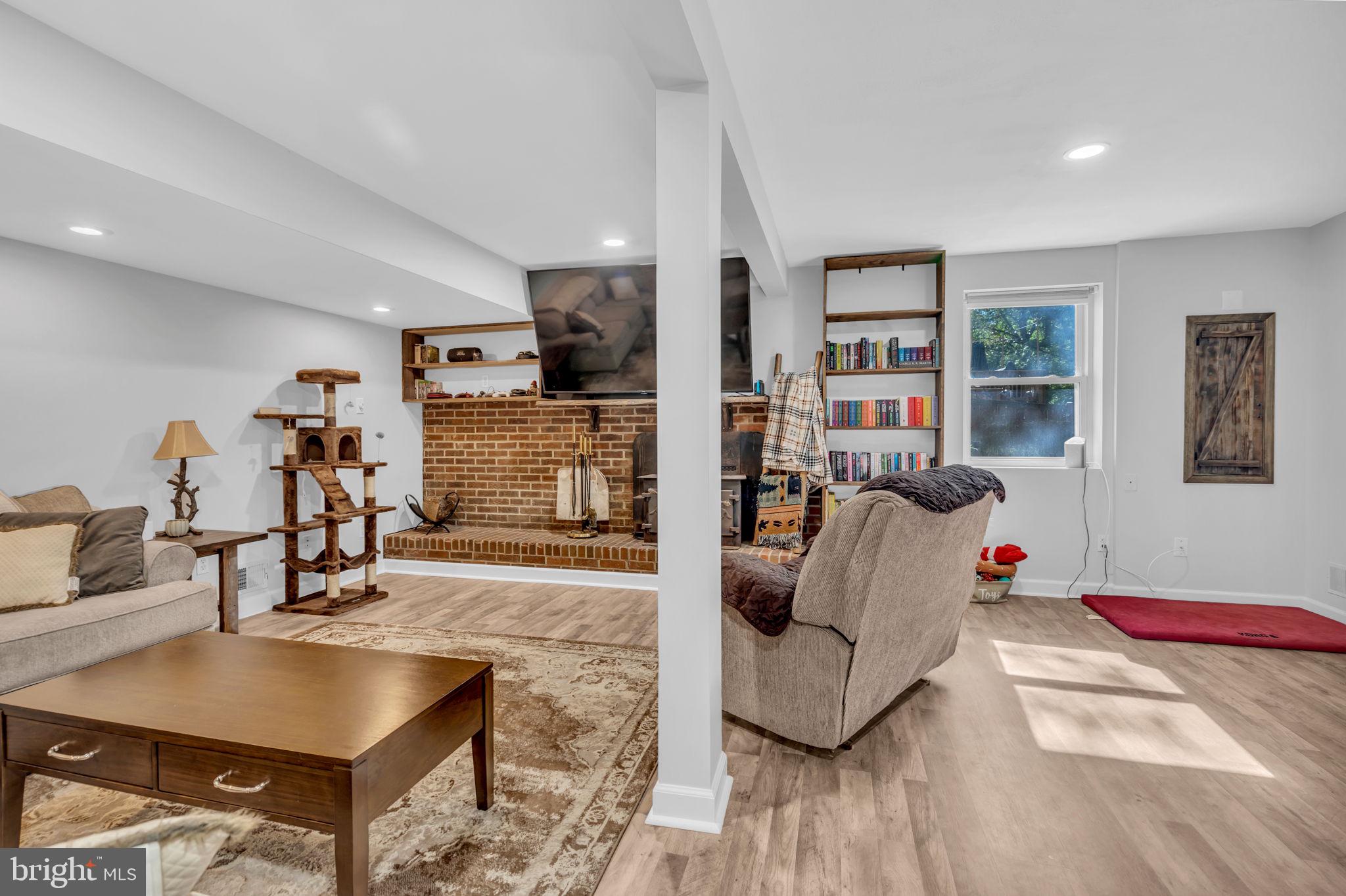 HIDDEN LAKE - Residential