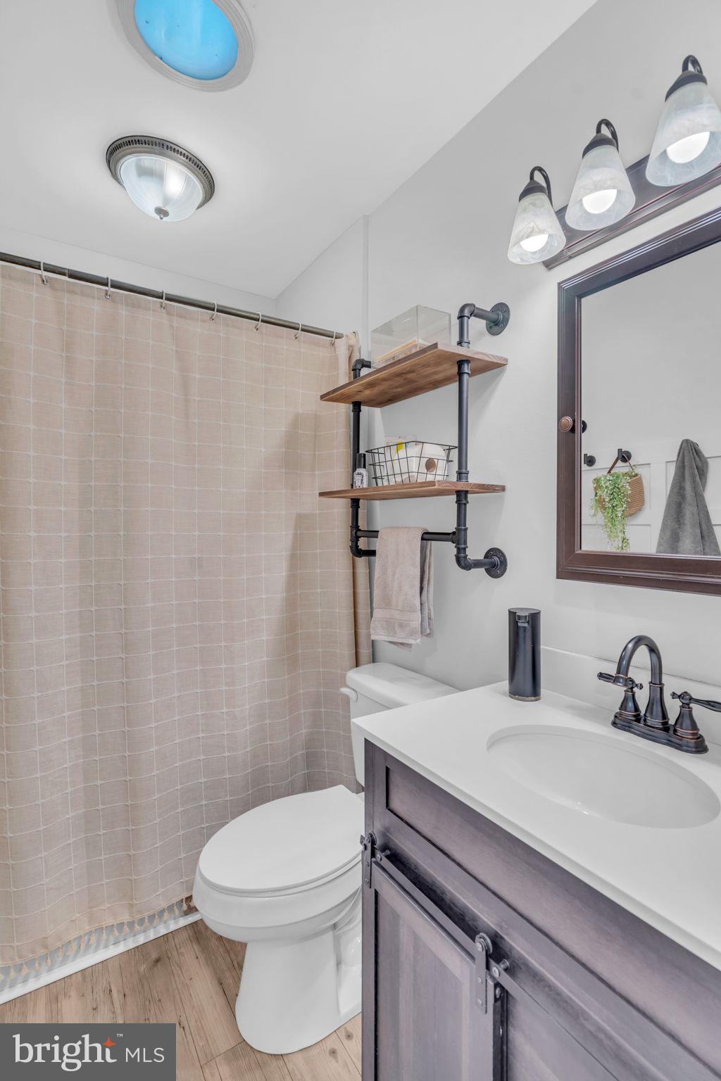 HIDDEN LAKE - Residential