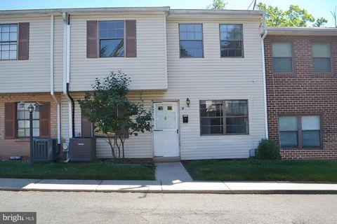 Townhouse For Sale - 22 Sawmill Run #22<br/> NORRISTOWN, PA 19401