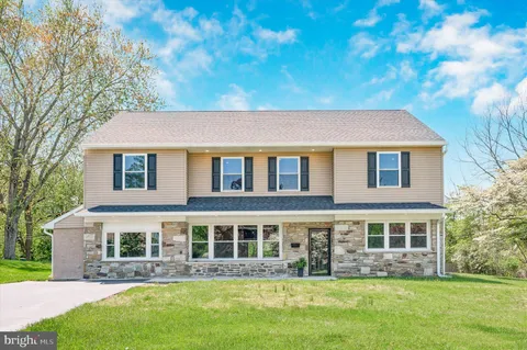 2235 Windsor Circle, Broomall, PA MLS: PADE2066254