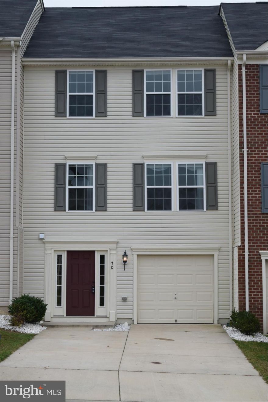 Price Reduced 20K! Beautiful well maintained townhouse, granite countertops, gorgeous crown moldings throughout. Low maintenance patio, yard, & deck spaces great for entertaining or relaxing. Neighborhood amenities include a basketball court, tot lots, pool. Walking distance to shopping, restaurants, grocery store, and commuter lots. Minutes to I-95, Hot Lanes, Rt 1, Quantico.