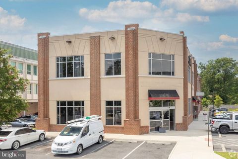 Photo of 7121 - E Leesburg Pike #2-1, FALLS CHURCH, VA 22043 (MLS # VAFX2288640)