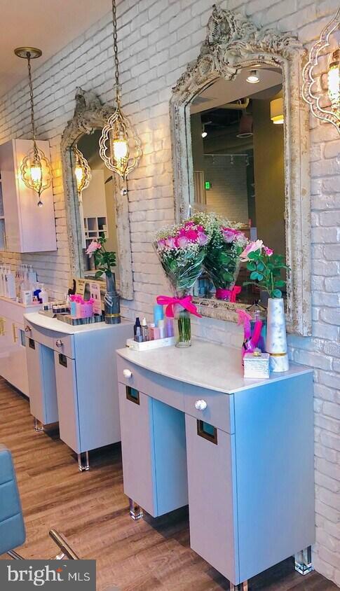 7121 LEESBURG PIKE E 2-1