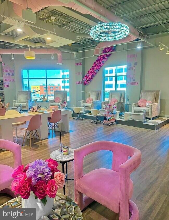 7121 LEESBURG PIKE E 2-1