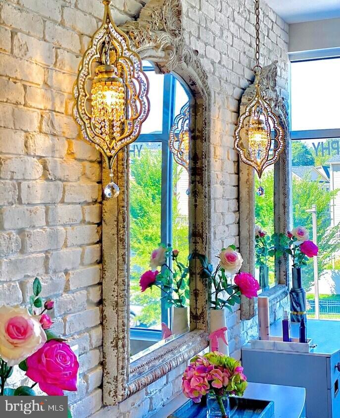 7121 LEESBURG PIKE E 2-1