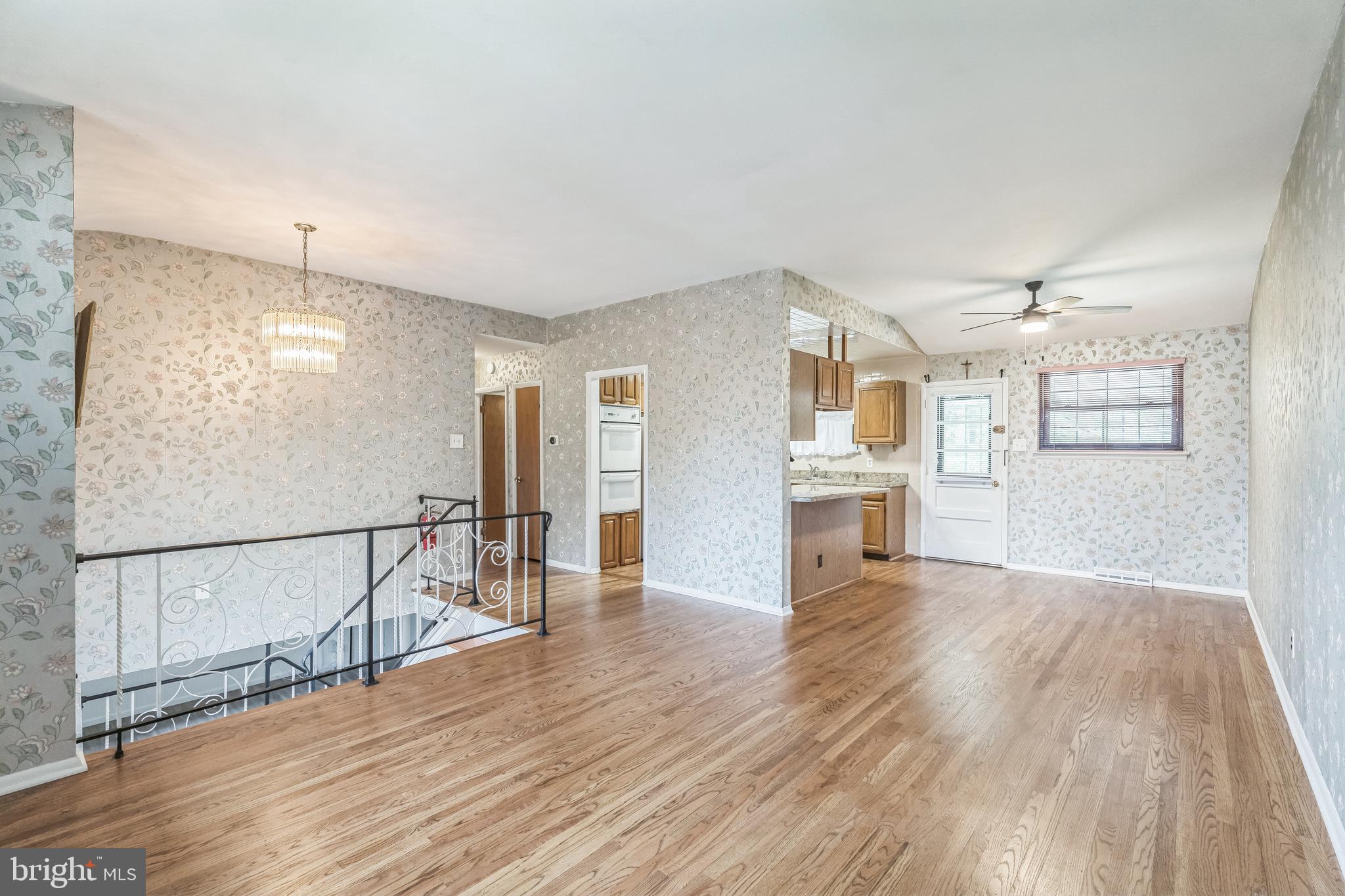 1010 HOLLY LANE