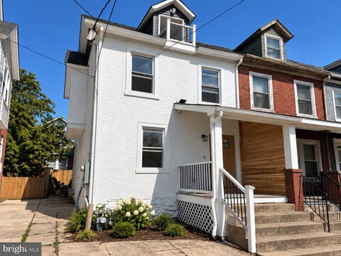 Townhouse For Sale - 235 E County Line Road<br/> Montgomery County, ARDMORE, PA 19003