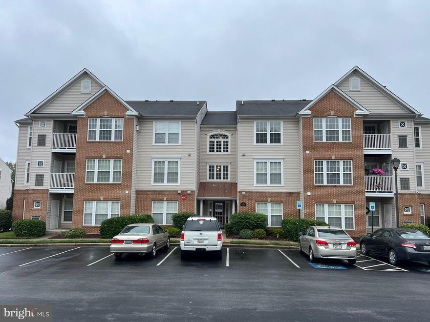 All offers due by Monday, June 26th at 4PM!
CONDO IS FHA approved. Welcome to this rarely available top floor condo in a secured, elevator building, with tons of unassigned parking! There is almost nothing in this price range in Frederick. Offering an open floor plan with bedrooms and adjoining bathrooms and walk-in closets on opposite ends of the unit. There are high ceilings, spacious living area, kitchen with breakfast bar and access to the balcony. All of this and close to everything Frederick has to offer you! Look no further; you are home!