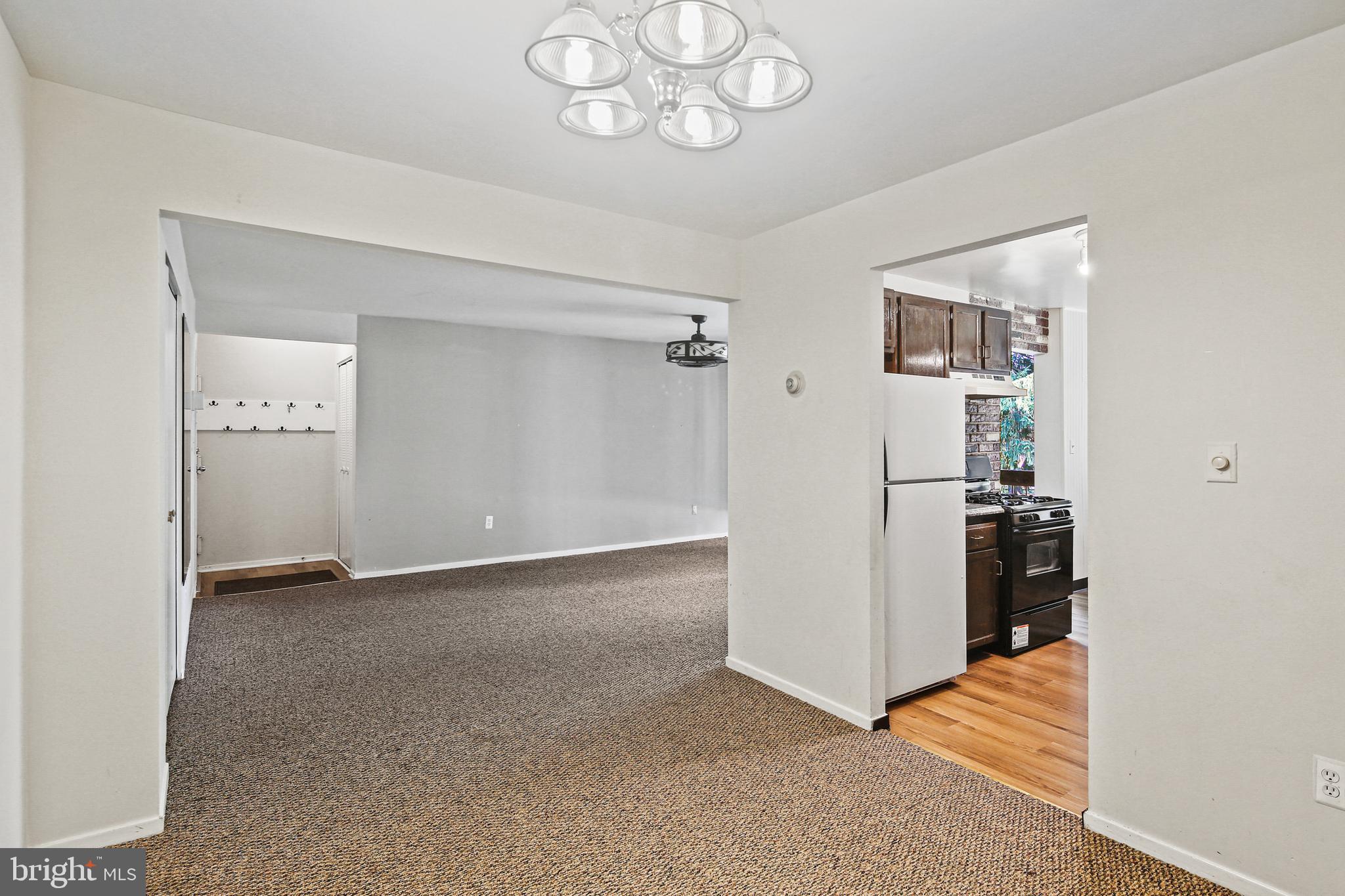 LONG REACH HOUSE CONDOMINIUMS - Residential