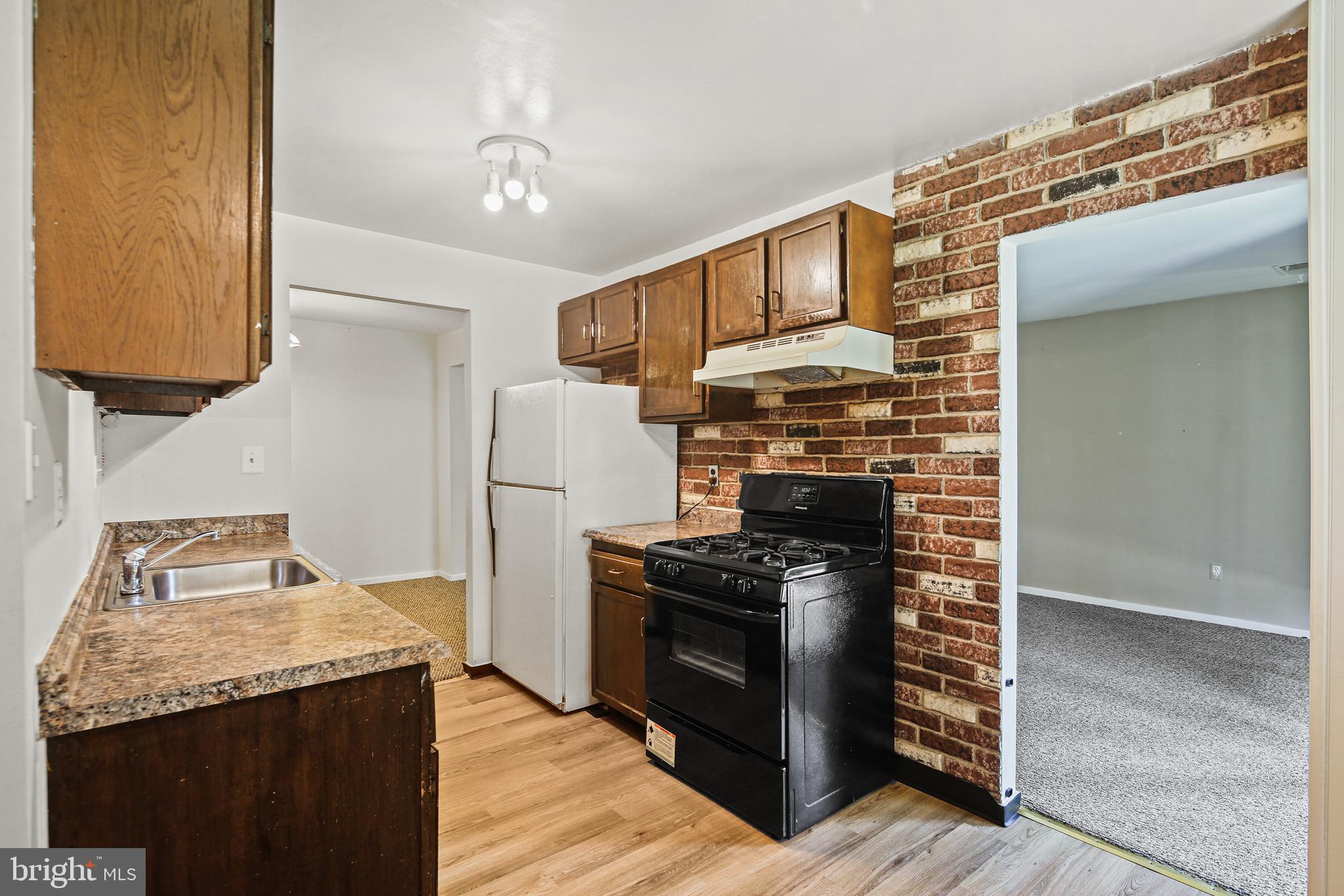 LONG REACH HOUSE CONDOMINIUMS - Residential