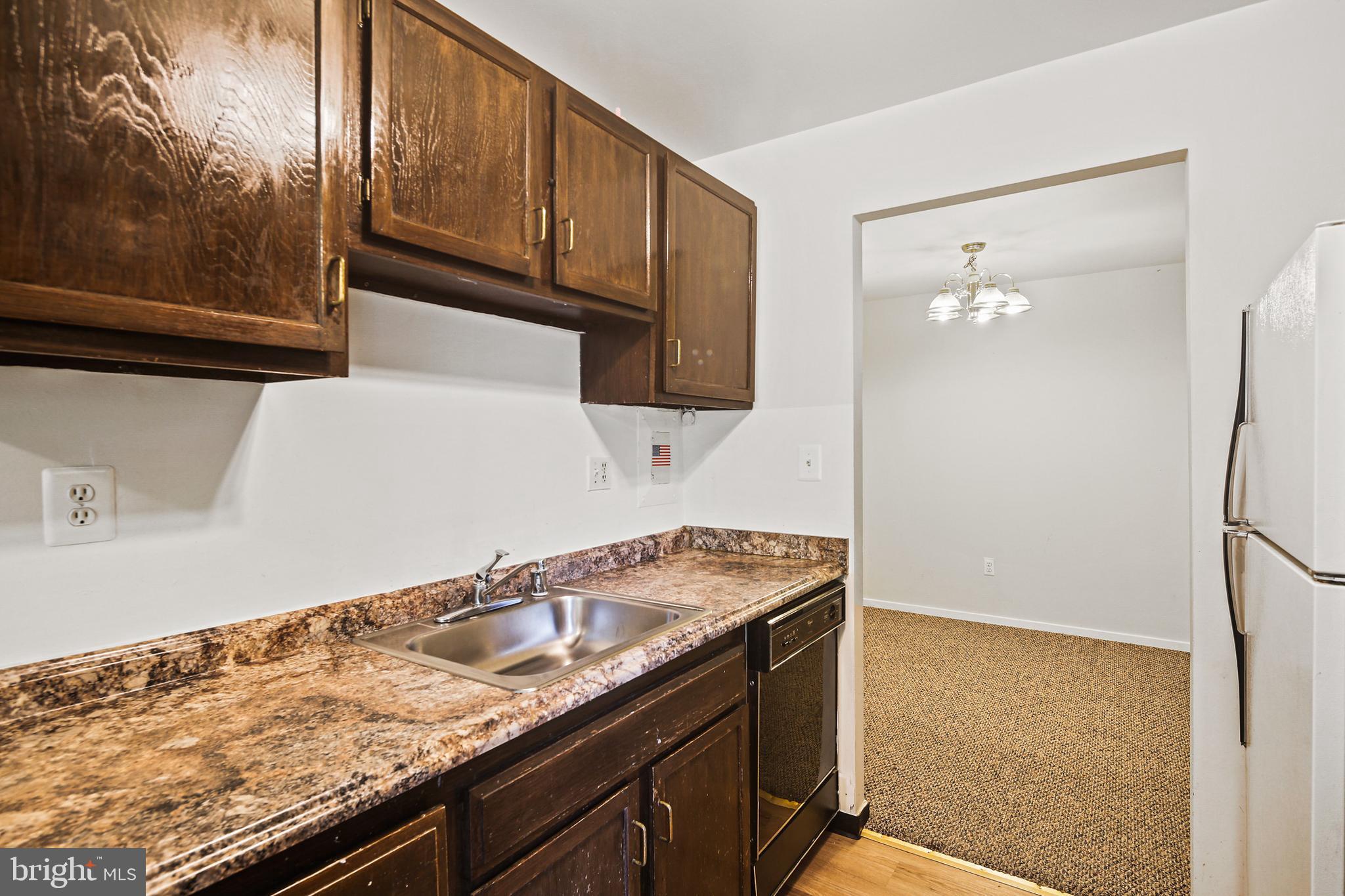 LONG REACH HOUSE CONDOMINIUMS - Residential