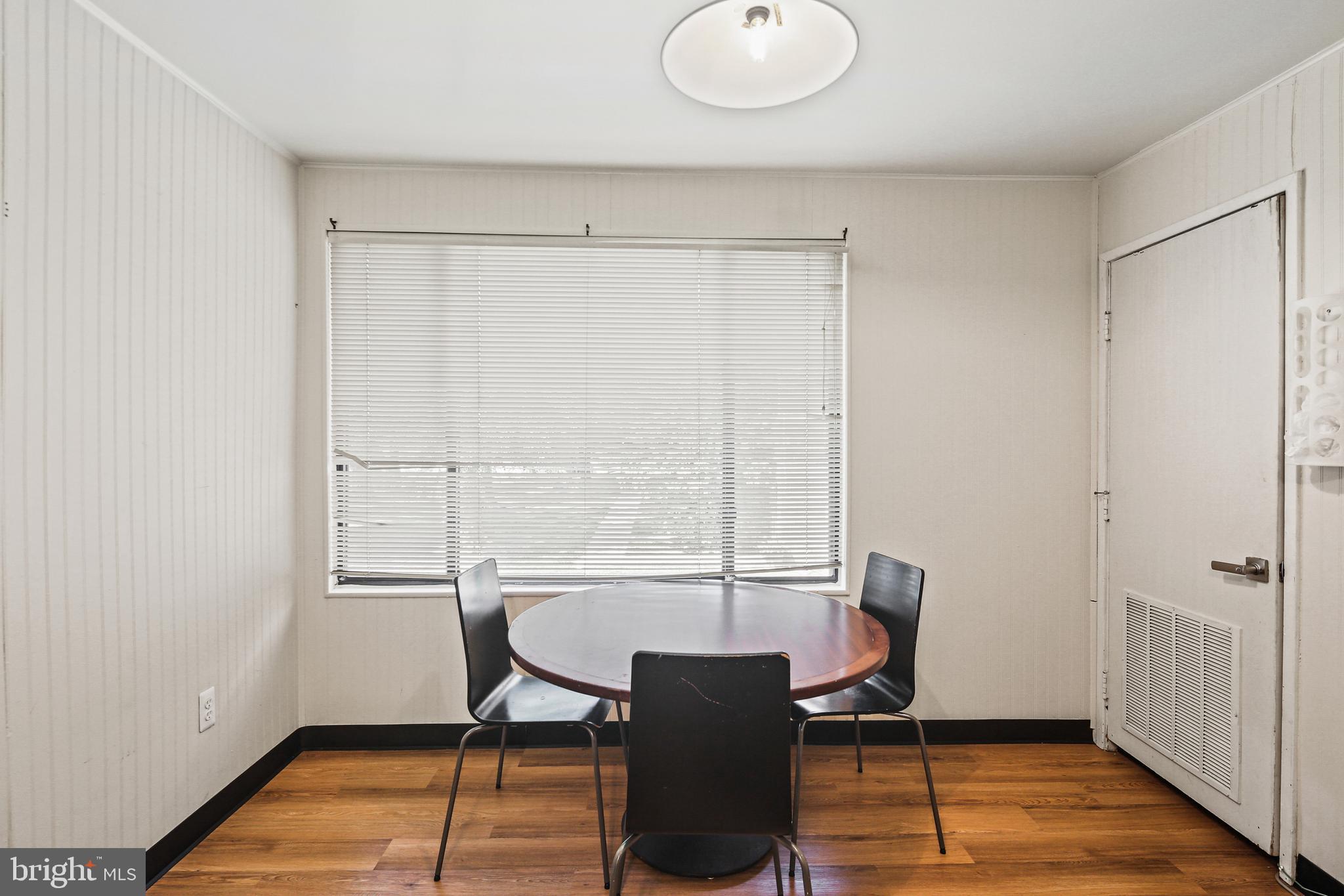 LONG REACH HOUSE CONDOMINIUMS - Residential