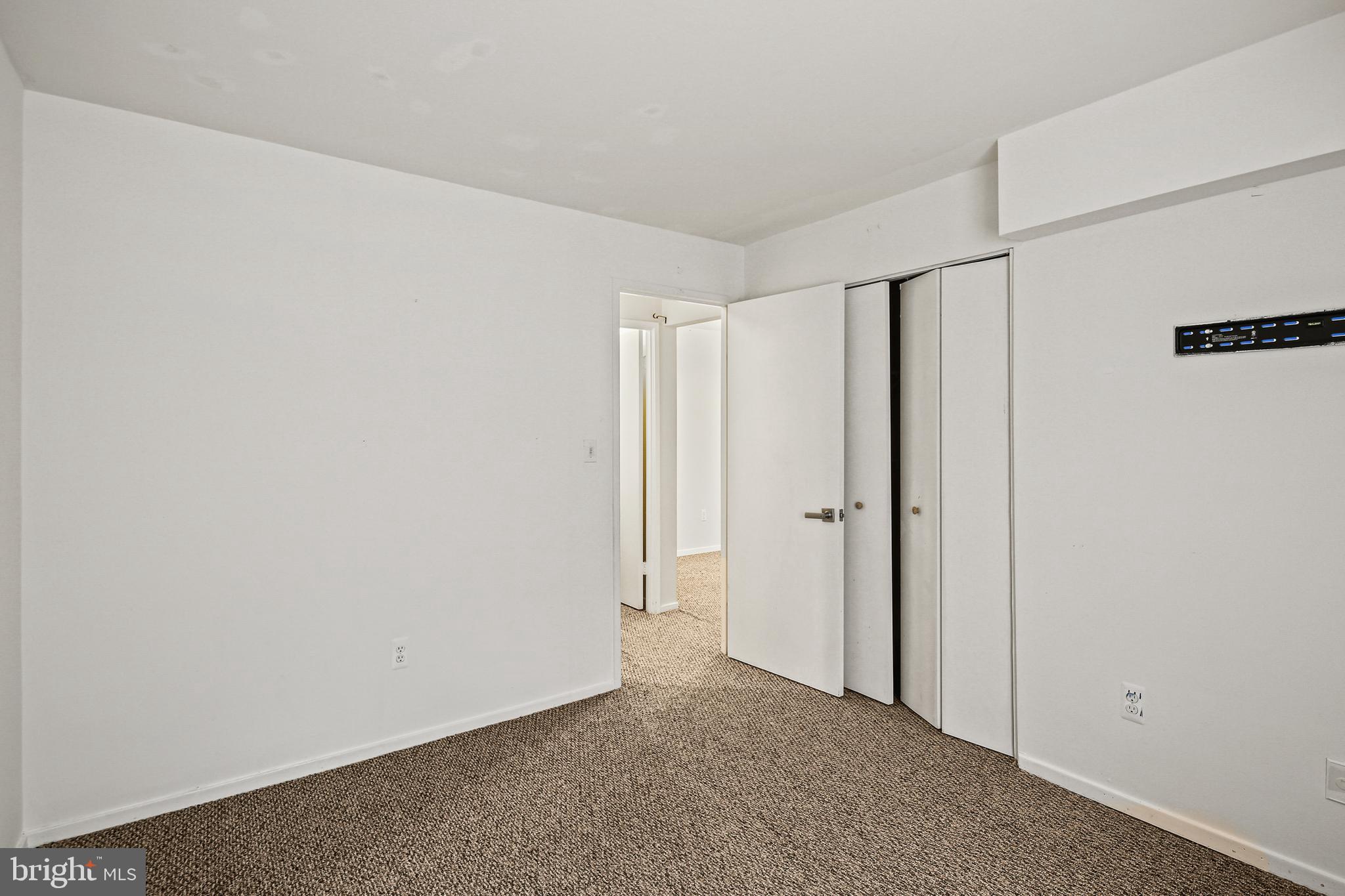 LONG REACH HOUSE CONDOMINIUMS - Residential