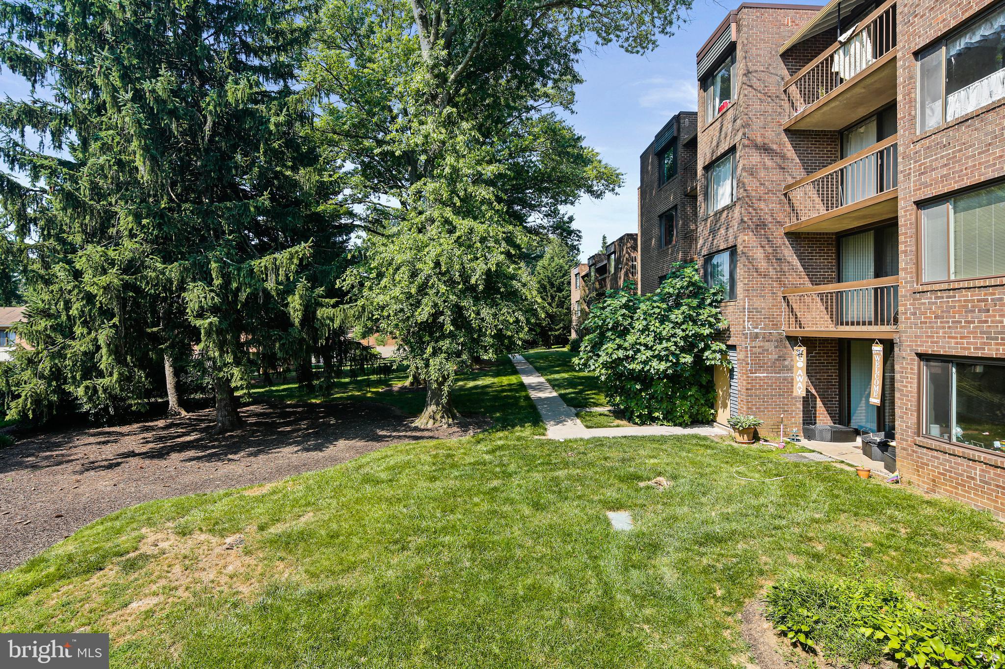 LONG REACH HOUSE CONDOMINIUMS - Residential