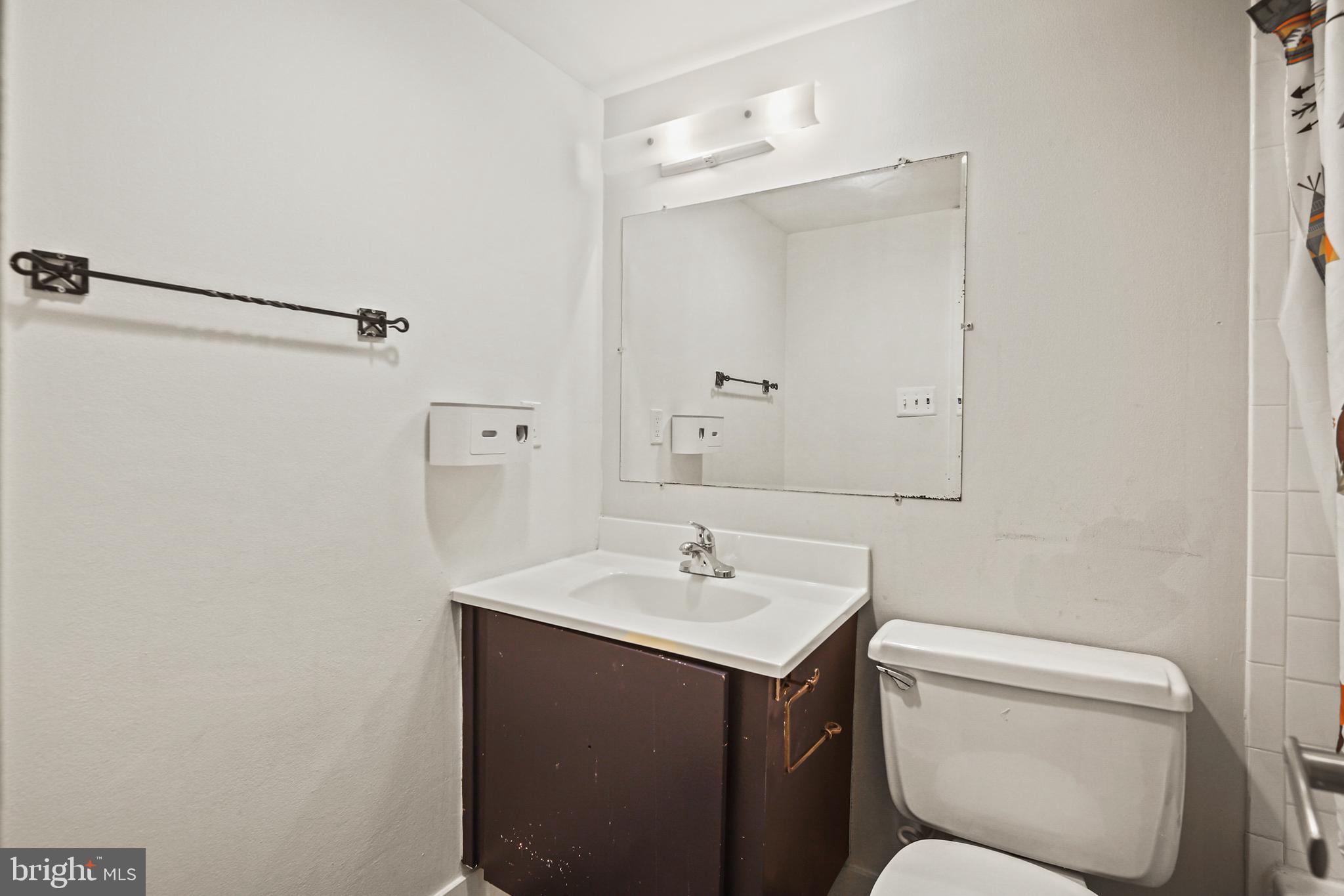 LONG REACH HOUSE CONDOMINIUMS - Residential