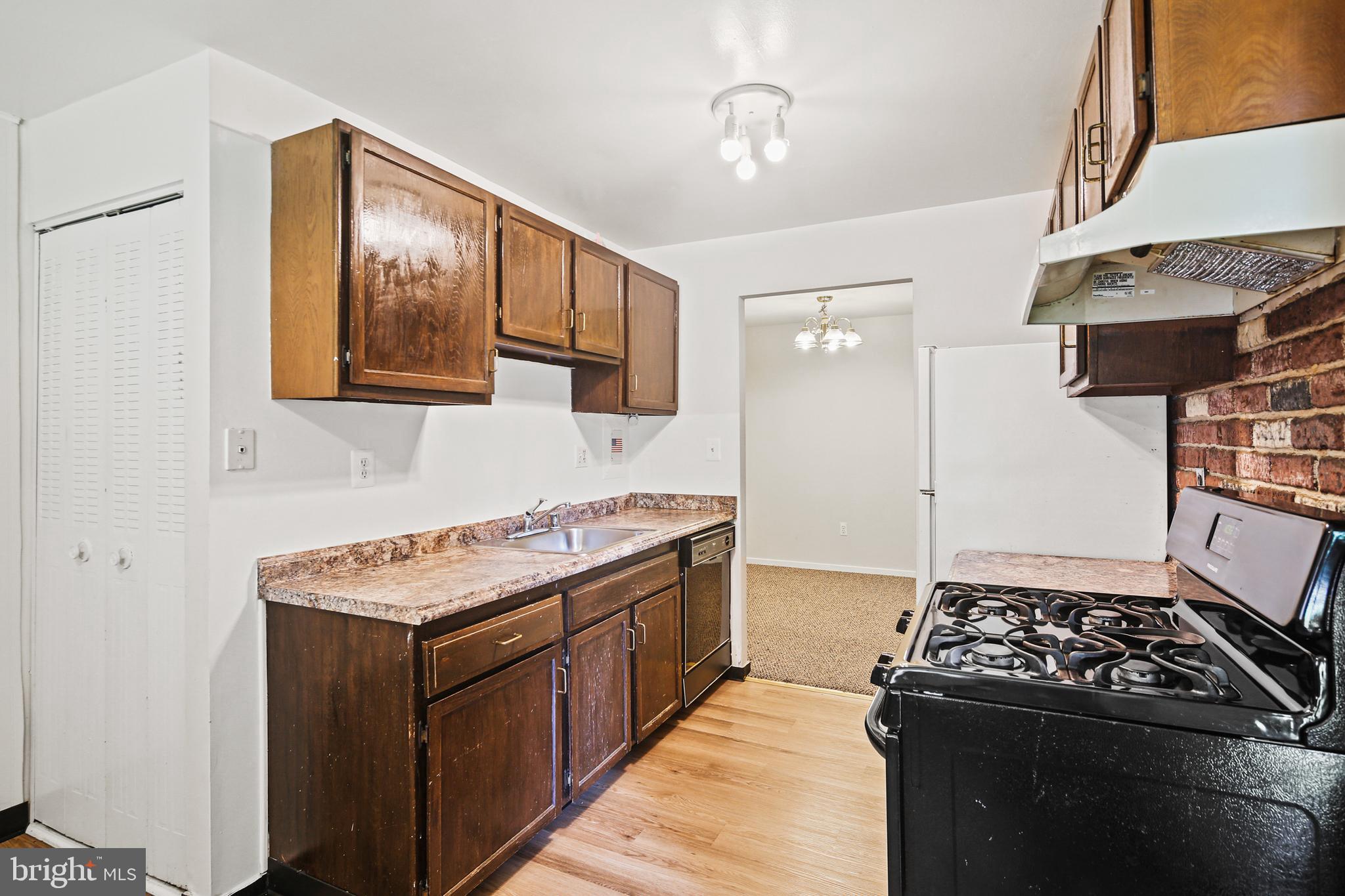 LONG REACH HOUSE CONDOMINIUMS - Residential