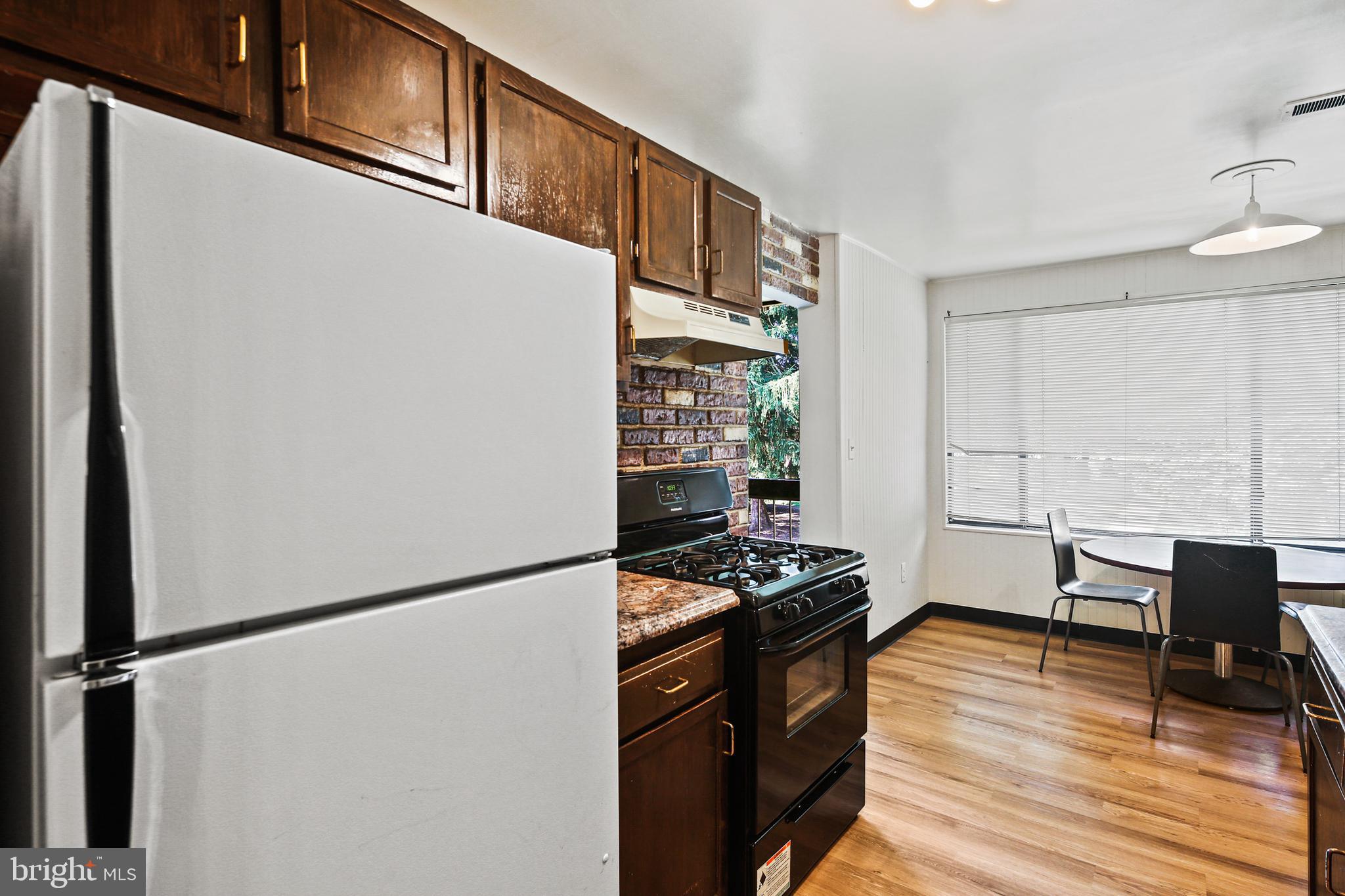 LONG REACH HOUSE CONDOMINIUMS - Residential