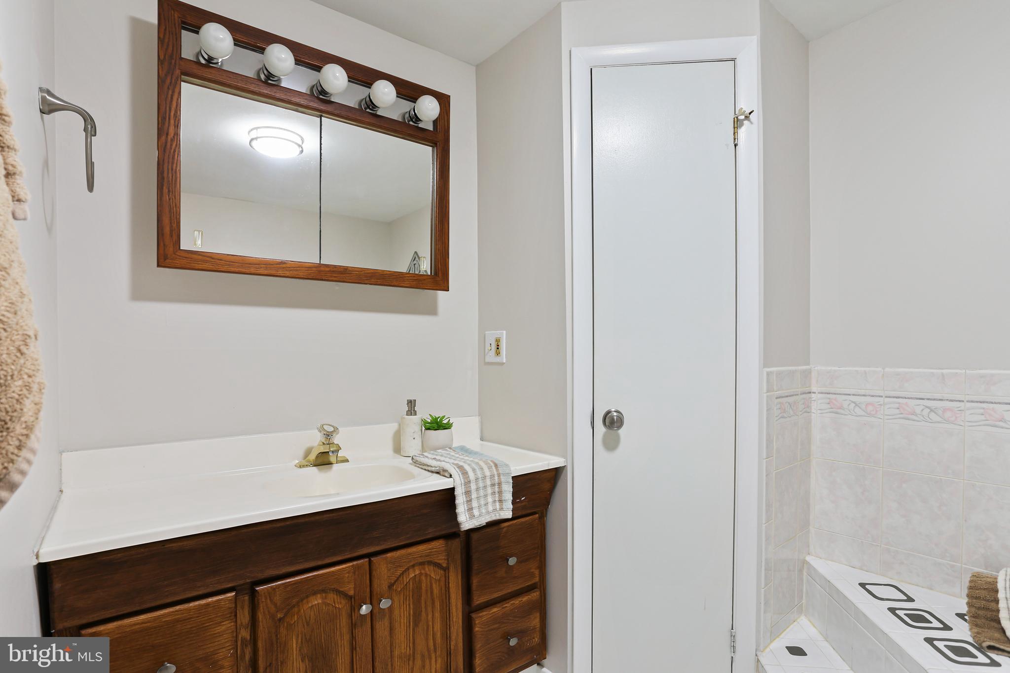 LONG REACH - Residential