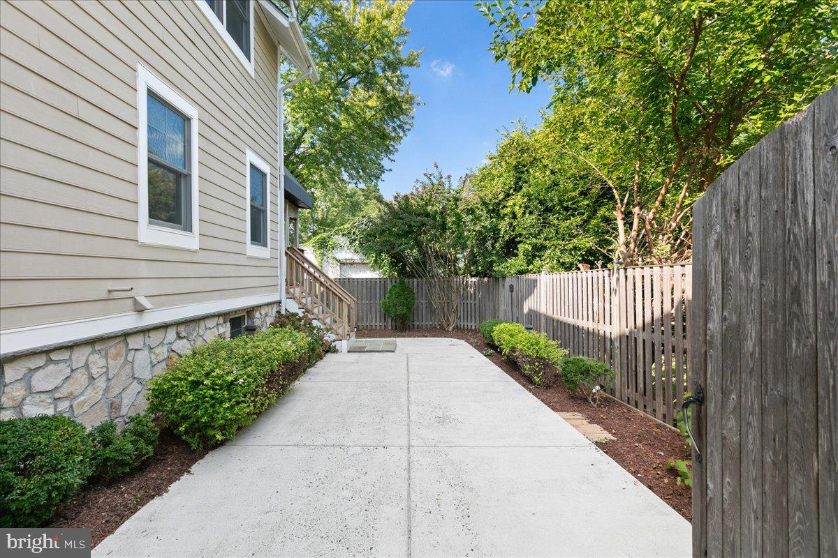 JOHNSONS HILL - Residential