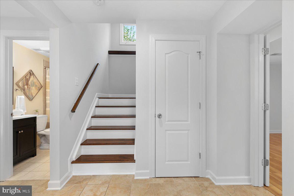 JOHNSONS HILL - Residential