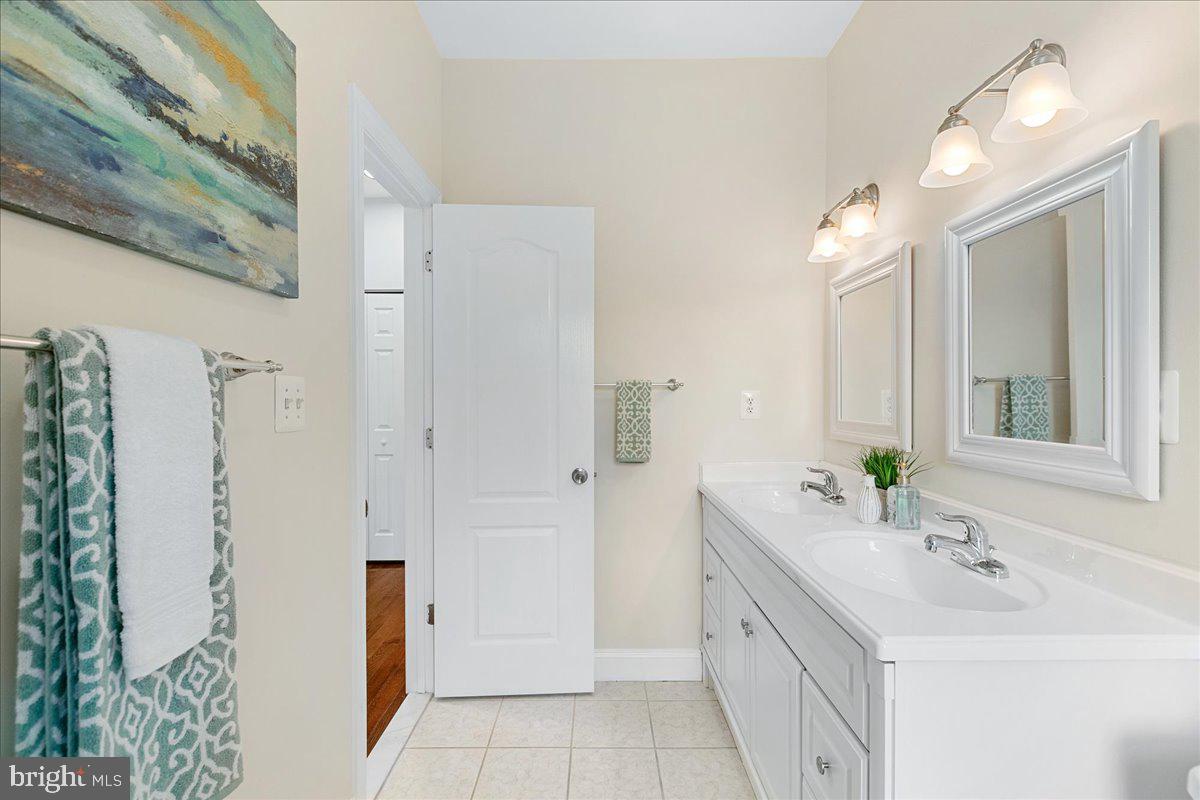 JOHNSONS HILL - Residential