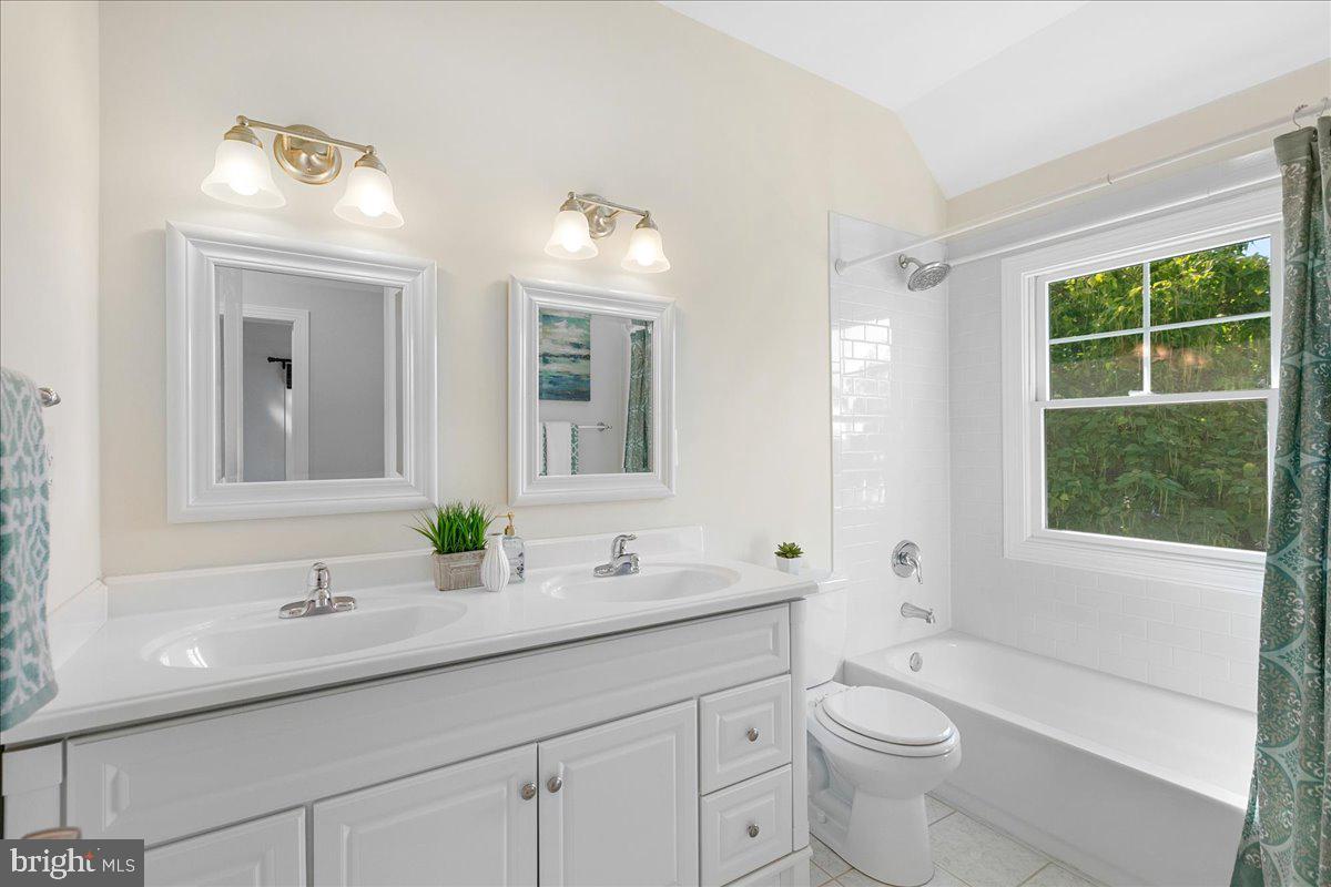 JOHNSONS HILL - Residential